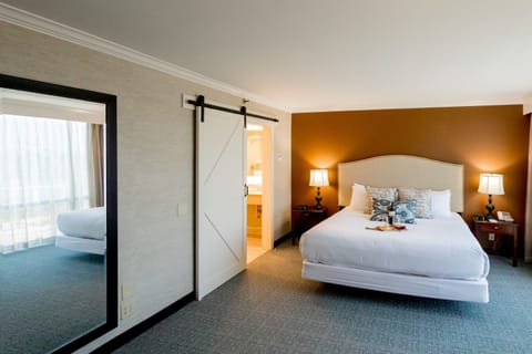 Suite, 1 King Bed, Ocean View (Governors) | Egyptian cotton sheets, premium bedding, pillowtop beds, in-room safe