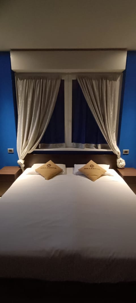 Double Room | In-room safe, desk, free WiFi