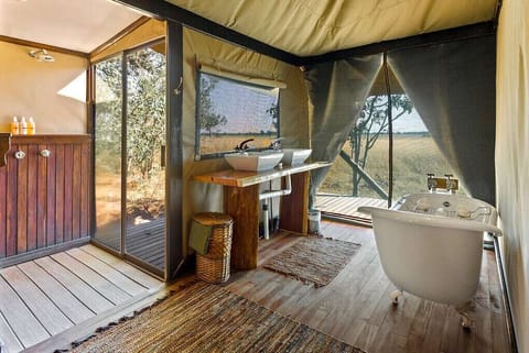 Luxury Tent | Bathroom | Separate tub and shower, towels