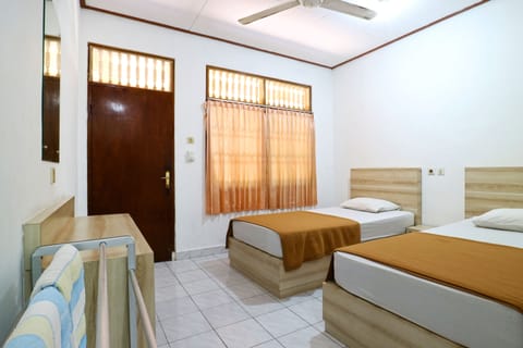 Standard Room with Fan | Desk, free WiFi