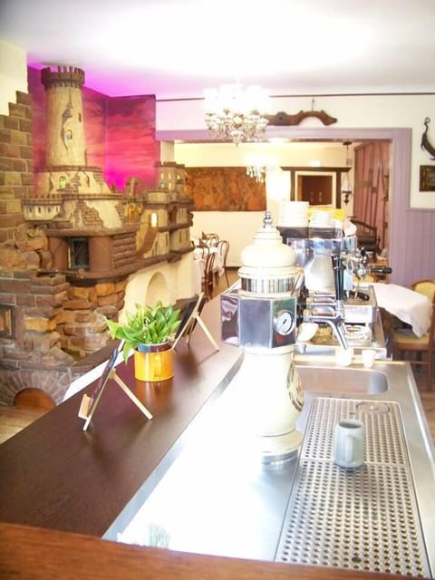 Lunch and dinner served, French cuisine