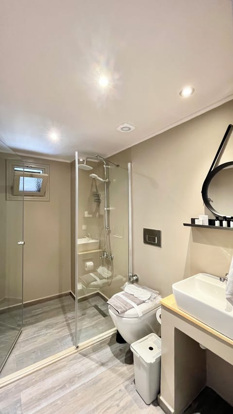 Signature Room, Sea View | Bathroom | Shower, rainfall showerhead, designer toiletries, hair dryer