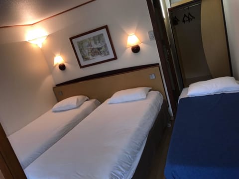 Standard Room, 2 Twin Beds (1 Junior Bed up to 10 years) | Desk, blackout drapes, free WiFi, bed sheets