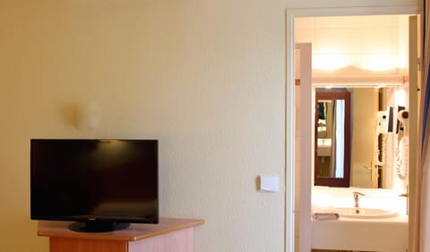 Shower, rainfall showerhead, eco-friendly toiletries, hair dryer