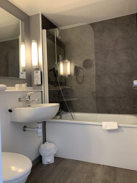 Bathtub, eco-friendly toiletries, hair dryer, towels