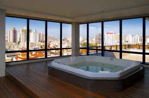 Indoor spa tub