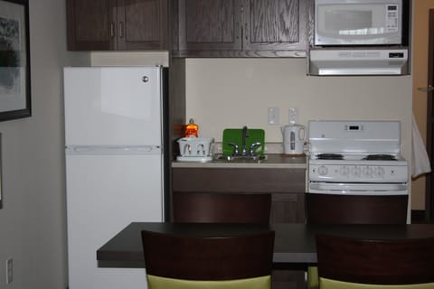 Suite, 1 Bedroom, Kitchenette (Not Pet Friendly) | Private kitchen | Microwave, coffee/tea maker