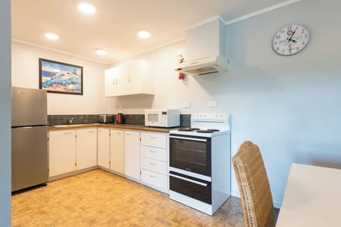 Apartment, 3 Bedrooms, Sea View | Private kitchen | Fridge, microwave, stovetop, coffee/tea maker