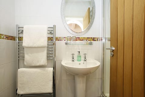 Premium Double Room | Bathroom shower