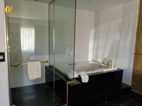 Honeymoon Suite, 1 King Bed, Jetted Tub | Jetted tub