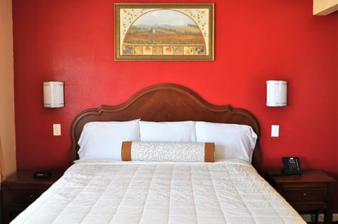 Deluxe Room, 1 King Bed | Desk, free WiFi, bed sheets