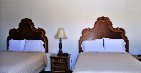 Deluxe Room, 2 Full Beds | Desk, free WiFi, bed sheets