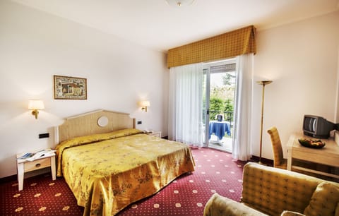 Double Room | In-room safe, individually decorated, individually furnished, desk