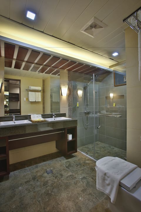 Suite, Poolside | Bathroom | Shower, free toiletries, hair dryer, bathrobes