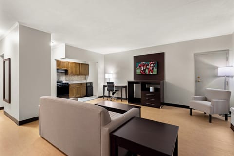 Suite, 2 Queen Beds, Non Smoking, Kitchenette | Private kitchenette | Microwave, coffee/tea maker