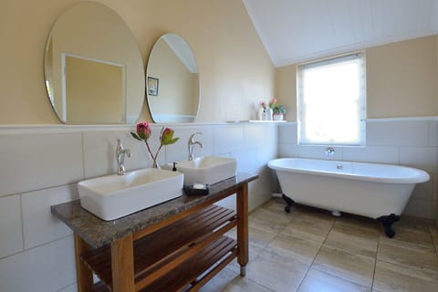 Superior Room, 1 Bedroom (Supreme King) | Bathroom | Separate tub and shower, deep soaking tub, free toiletries, hair dryer