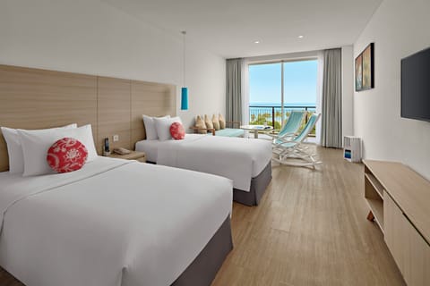 Superior Room, Ocean View | Premium bedding, minibar, in-room safe, blackout drapes