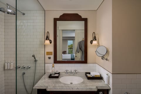 Magnolia Suite | Bathroom | Shower, free toiletries, hair dryer, bathrobes