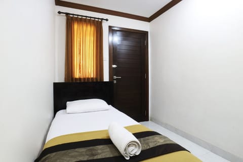 Standard Single Room | In-room safe, desk, free WiFi