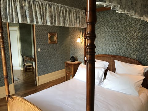 Room (Elegance) | Premium bedding, individually decorated, individually furnished, desk