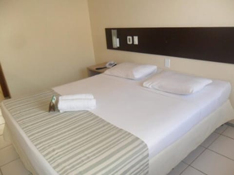 Standard Twin Room, 1 Double Bed | Minibar, desk, free WiFi, bed sheets