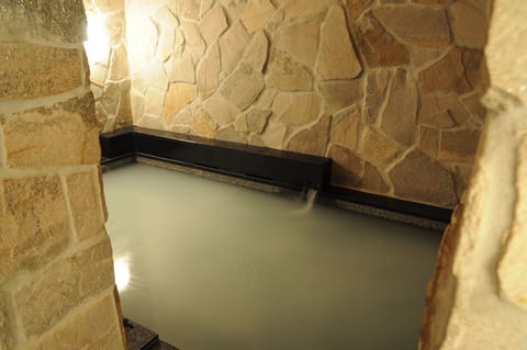 Indoor spa tub