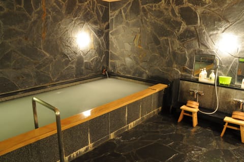 Indoor spa tub