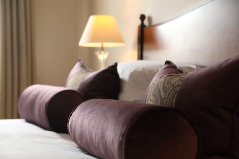 Minibar, in-room safe, desk, iron/ironing board