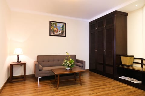 Superior Living Room | Living room | Flat-screen TV