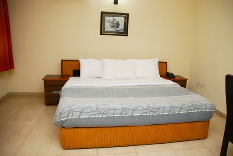 Superior Suites (WIng 1) | Premium bedding, in-room safe, desk, laptop workspace