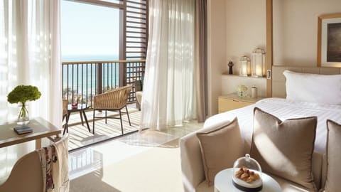 Deluxe Room (Ocean) | 1 bedroom, premium bedding, minibar, in-room safe