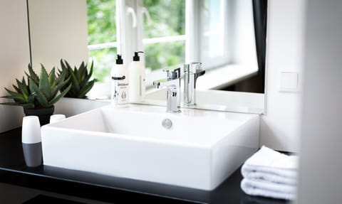 Iron/ironing board, cribs/infant beds, free WiFi