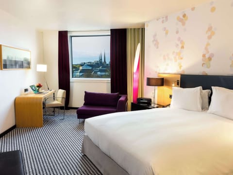 Luxury Room, 1 King Bed | Premium bedding, free minibar items, in-room safe, desk