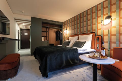 Comfort Signature Double Room | Hypo-allergenic bedding, down comforters, free minibar, in-room safe