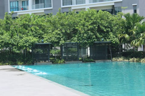 2 outdoor pools