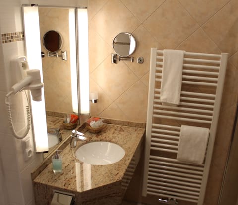 Classic Single Room | Bathroom | Free toiletries, hair dryer, towels, soap