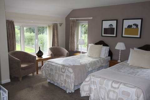 Twin Room | Premium bedding, desk, iron/ironing board, free WiFi