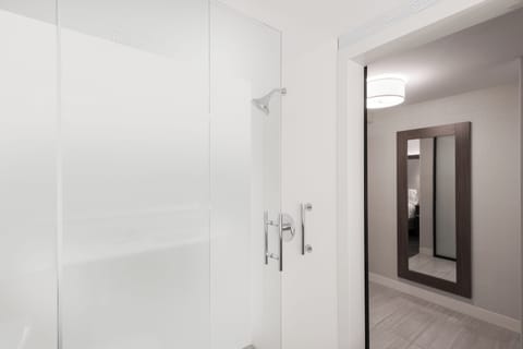 Standard Room, 1 King Bed | Bathroom | Eco-friendly toiletries, hair dryer, towels