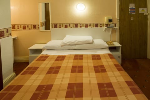 Standard Double Room | Free WiFi, bed sheets