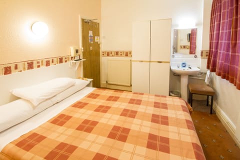 Standard Double Room | Free WiFi, bed sheets