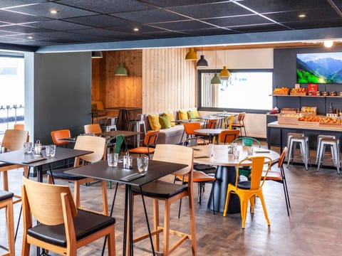 Daily buffet breakfast (EUR 13 per person)