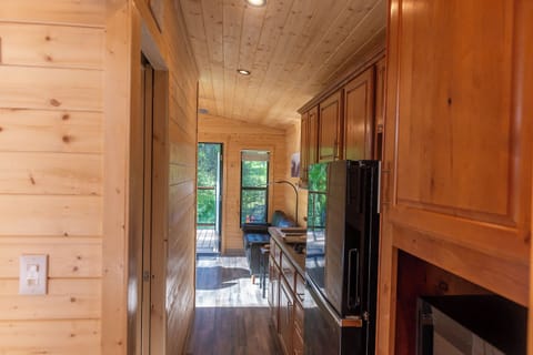 Deluxe Cabin | Private kitchen | Coffee/tea maker, electric kettle