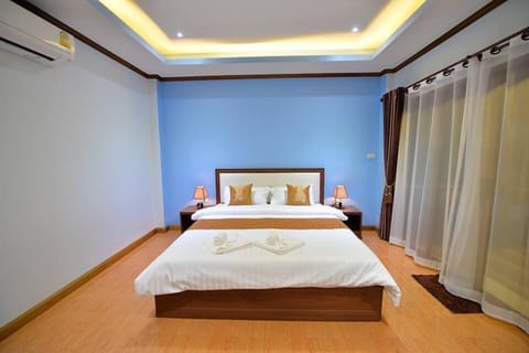 Deluxe Double Bed Mountain View | In-room safe, free WiFi