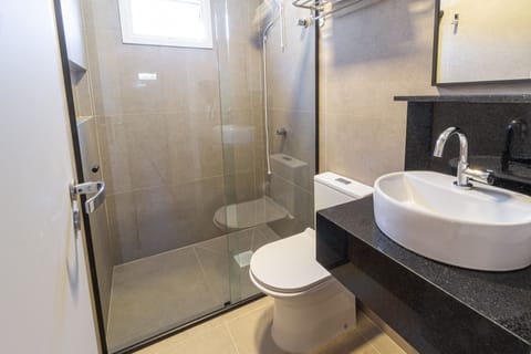 Standard Double or Twin Room | Bathroom | Shower, free toiletries, hair dryer, bidet