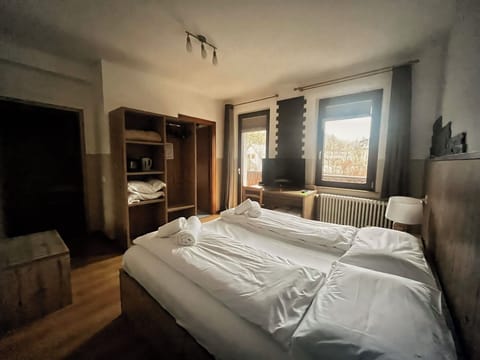 1 bedroom, in-room safe, individually decorated, individually furnished