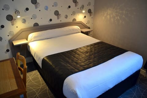 City Double Room | Desk, free WiFi, bed sheets