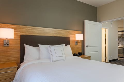 Suite, 1 Bedroom | Premium bedding, desk, iron/ironing board, cribs/infant beds