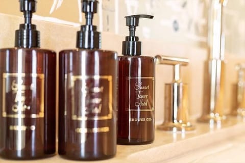 Townhouse Suite | Bathroom | Designer toiletries, hair dryer, bathrobes, slippers