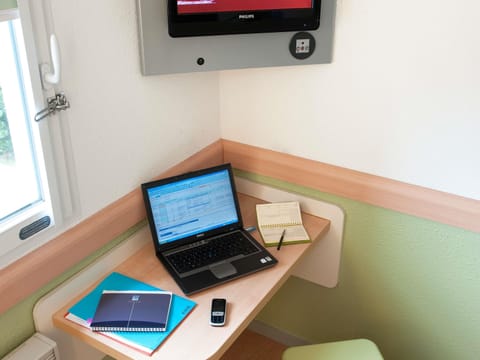 Individually furnished, desk, free WiFi, bed sheets