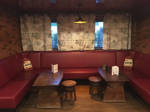 Breakfast and dinner served, French cuisine